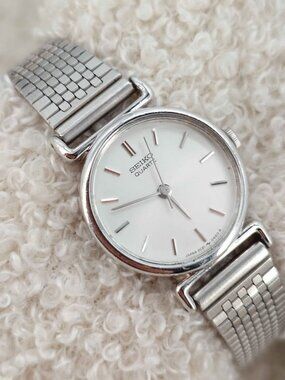 Seiko Women's Quartz Watch 2C21 Minimalist Silver Dress JDM 21mm New Battery